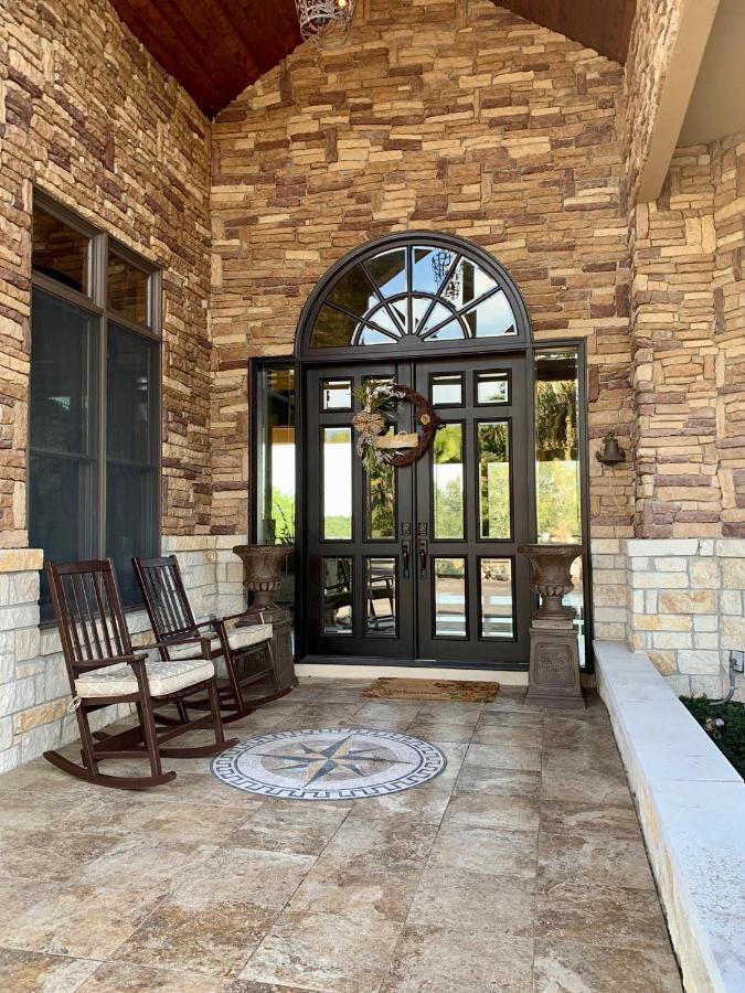 Вилла Scenic Hill Country Retreat - Rhino Ranch Нью Браунфелс Экстерьер фото
