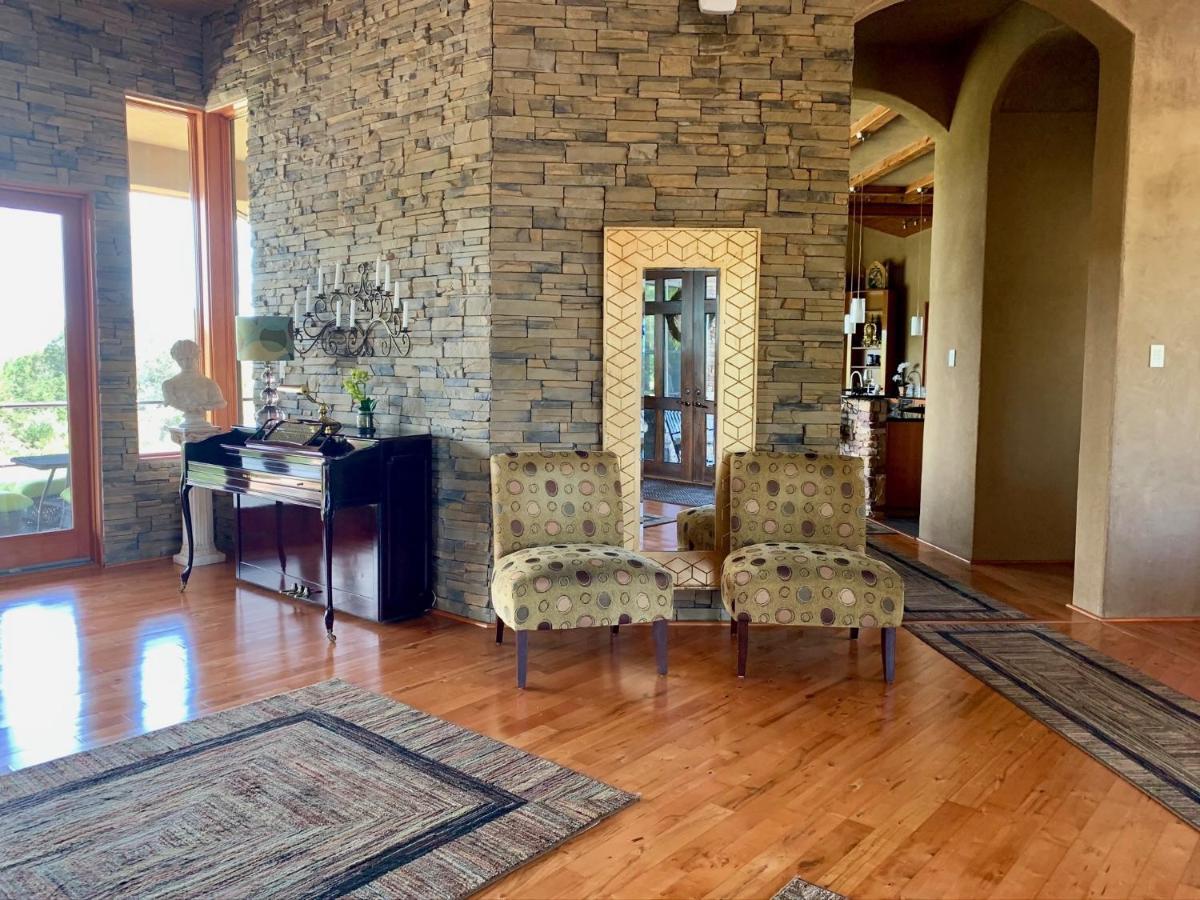 Вилла Scenic Hill Country Retreat - Rhino Ranch Нью Браунфелс Экстерьер фото