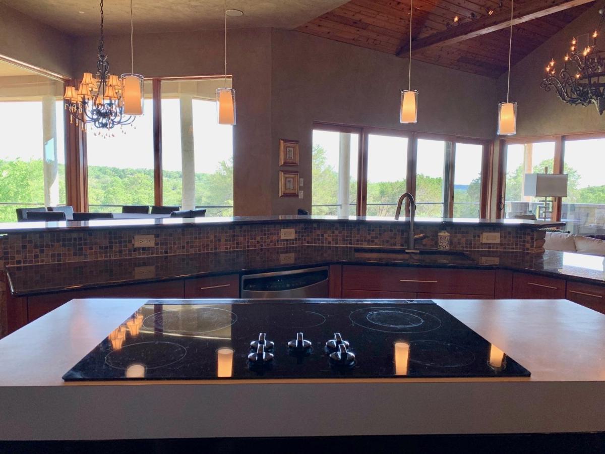 Вилла Scenic Hill Country Retreat - Rhino Ranch Нью Браунфелс Экстерьер фото