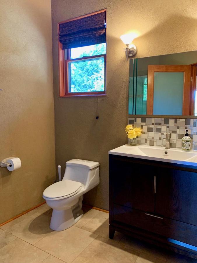 Вилла Scenic Hill Country Retreat - Rhino Ranch Нью Браунфелс Экстерьер фото