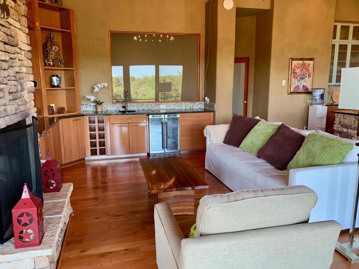 Вилла Scenic Hill Country Retreat - Rhino Ranch Нью Браунфелс Экстерьер фото