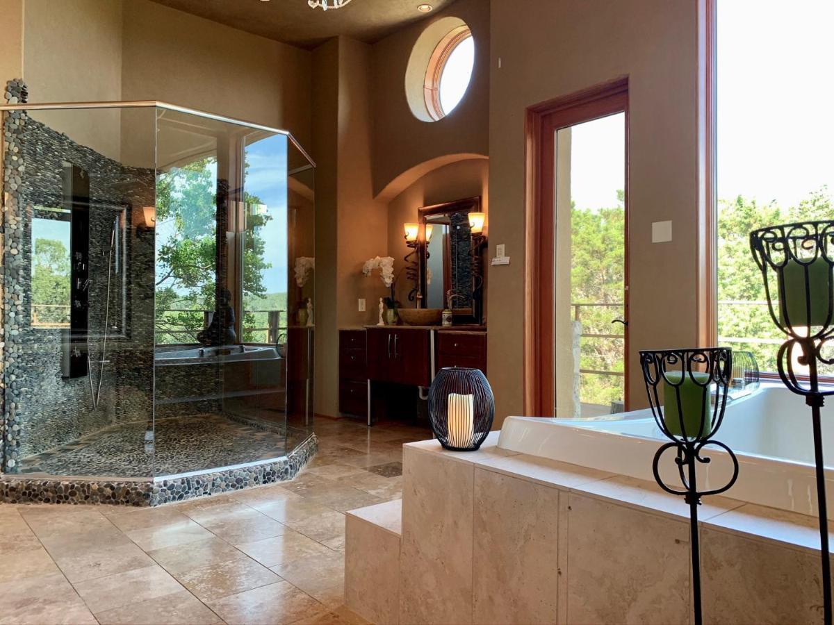 Вилла Scenic Hill Country Retreat - Rhino Ranch Нью Браунфелс Экстерьер фото