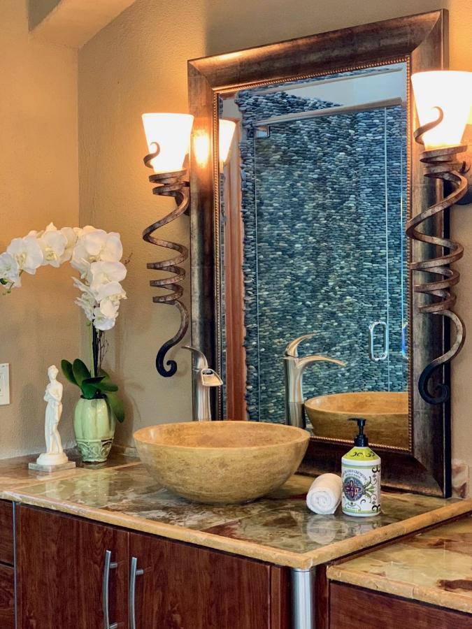 Вилла Scenic Hill Country Retreat - Rhino Ranch Нью Браунфелс Экстерьер фото
