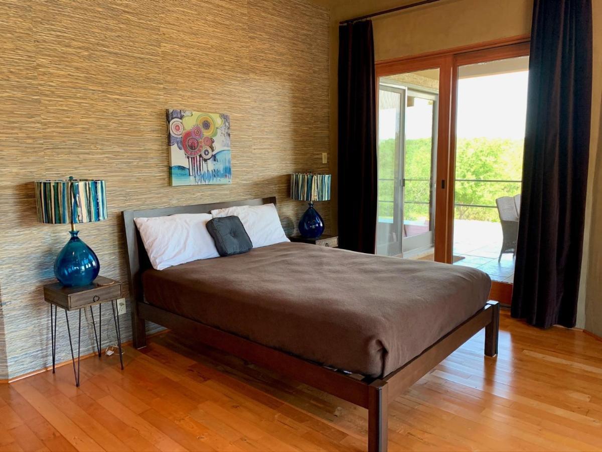 Вилла Scenic Hill Country Retreat - Rhino Ranch Нью Браунфелс Экстерьер фото