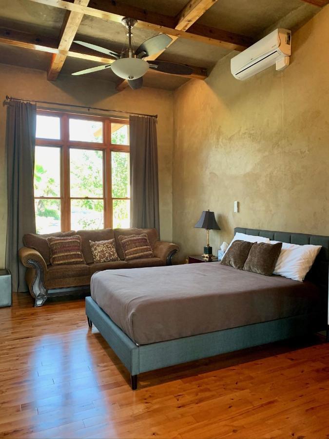 Вилла Scenic Hill Country Retreat - Rhino Ranch Нью Браунфелс Экстерьер фото
