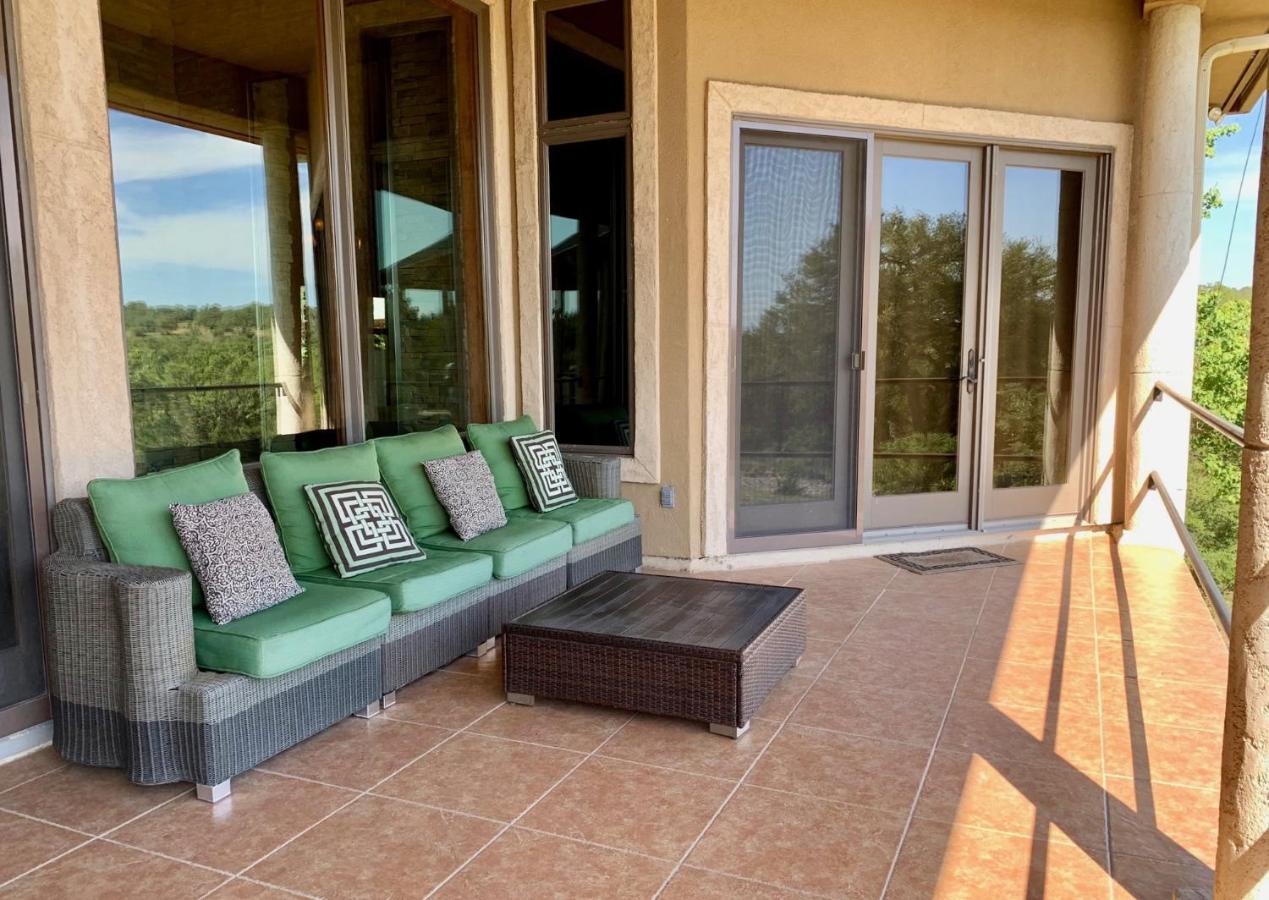 Вилла Scenic Hill Country Retreat - Rhino Ranch Нью Браунфелс Экстерьер фото