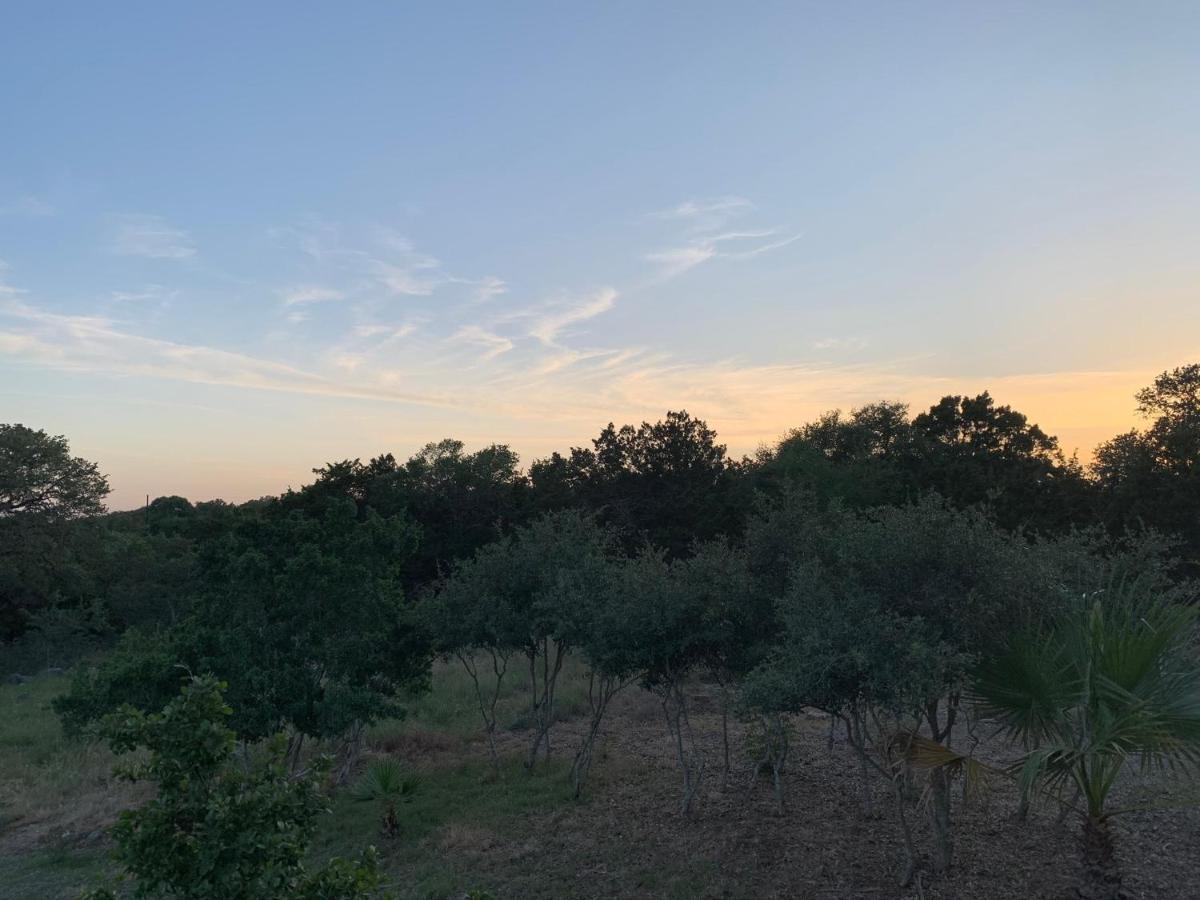 Вилла Scenic Hill Country Retreat - Rhino Ranch Нью Браунфелс Экстерьер фото