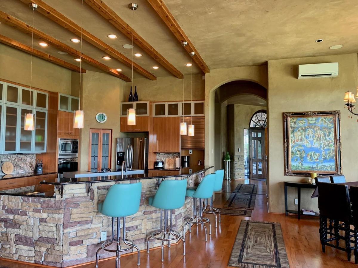 Вилла Scenic Hill Country Retreat - Rhino Ranch Нью Браунфелс Экстерьер фото