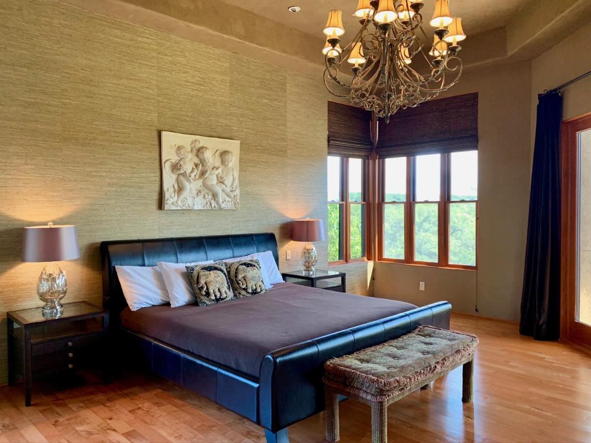 Вилла Scenic Hill Country Retreat - Rhino Ranch Нью Браунфелс Экстерьер фото
